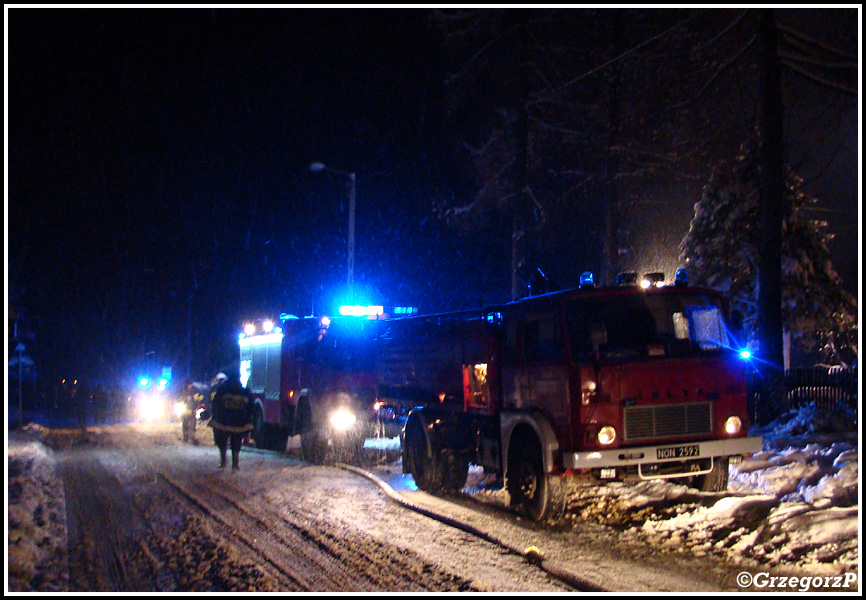 12.12.2012 - Pieniążkowice - Pożar drewnianych zabudowań