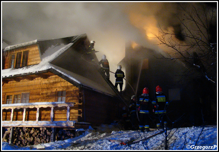 12.12.2012 - PieniÄ…Å¼kowice - PoÅ¼ar drewnianych zabudowaÅ„