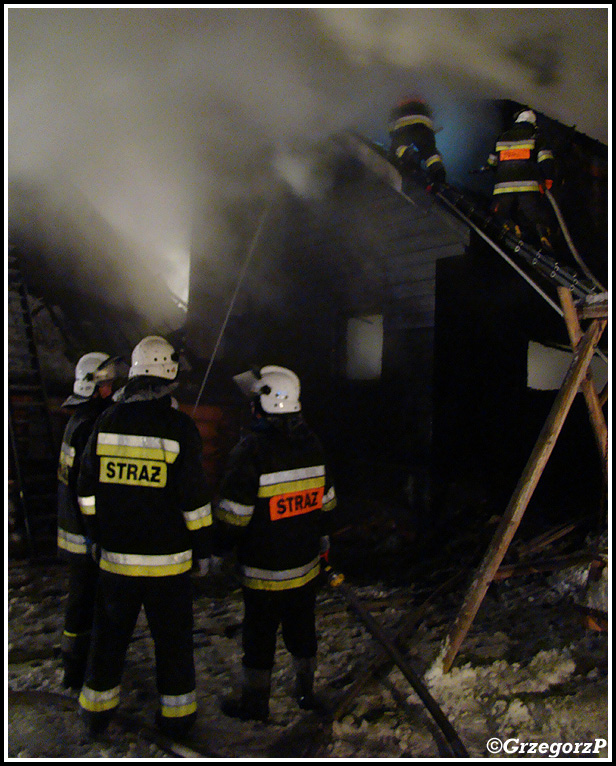 12.12.2012 - PieniÄ…Å¼kowice - PoÅ¼ar drewnianych zabudowaÅ„