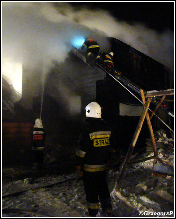 12.12.2012 - PieniÄ…Å¼kowice - PoÅ¼ar drewnianych zabudowaÅ„