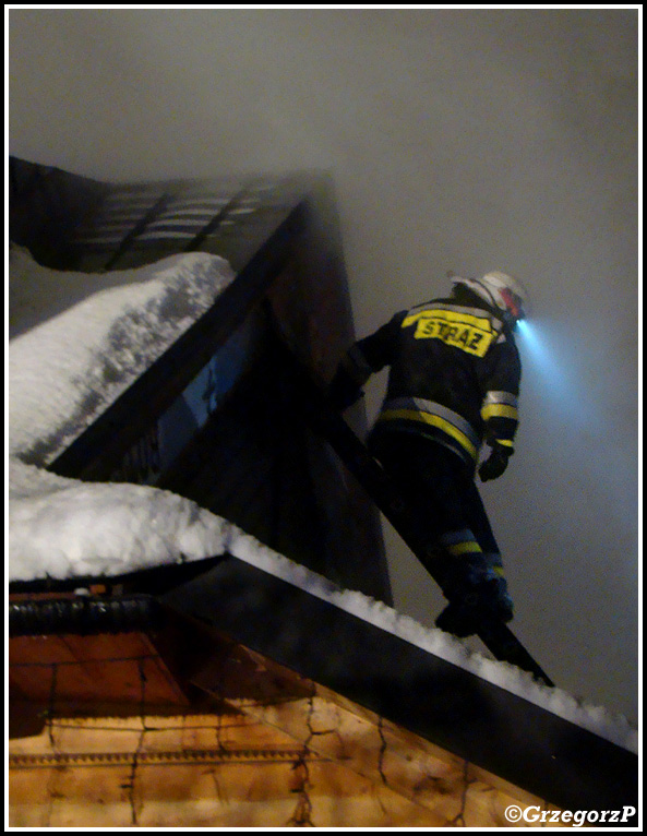 12.12.2012 - PieniÄ…Å¼kowice - PoÅ¼ar drewnianych zabudowaÅ„