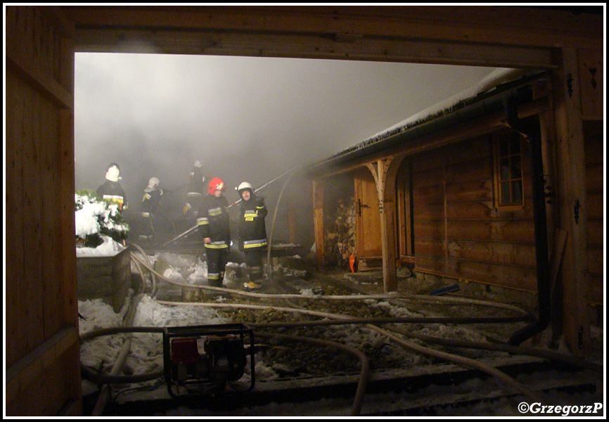 12.12.2012 - PieniÄ…Å¼kowice - PoÅ¼ar drewnianych zabudowaÅ„