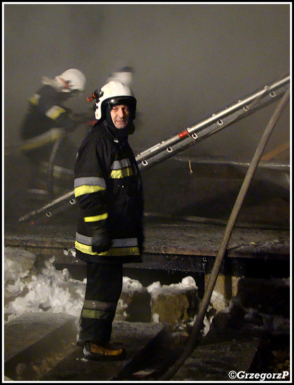 12.12.2012 - PieniÄ…Å¼kowice - PoÅ¼ar drewnianych zabudowaÅ„