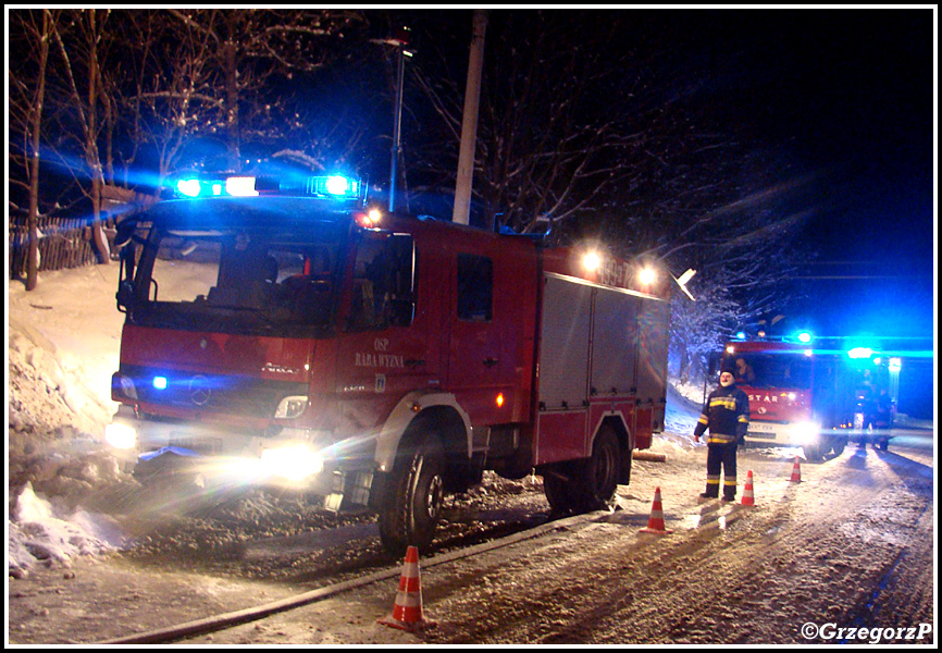 12.12.2012 - PieniÄ…Å¼kowice - PoÅ¼ar drewnianych zabudowaÅ„