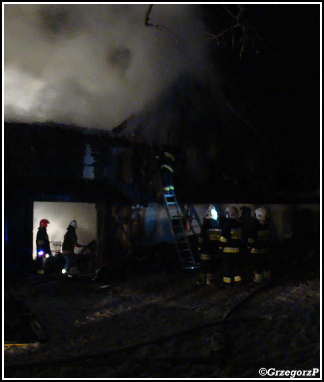 12.12.2012 - PieniÄ…Å¼kowice - PoÅ¼ar drewnianych zabudowaÅ„