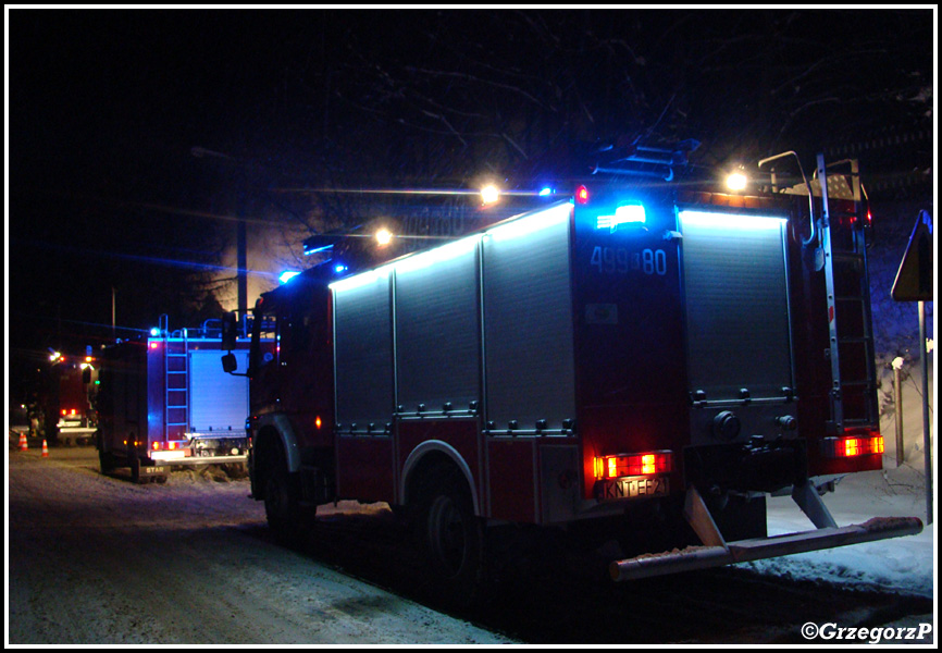 12.12.2012 - PieniÄ…Å¼kowice - PoÅ¼ar drewnianych zabudowaÅ„
