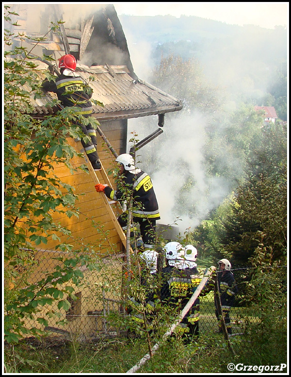 18.08.2011 - Rabka, ul. Leśna - Pożar drewnianego budynku