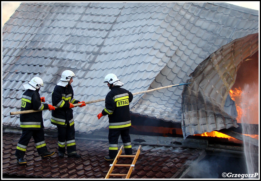 18.08.2011 - Rabka, ul. LeÅ›na - PoÅ¼ar drewnianego budynku