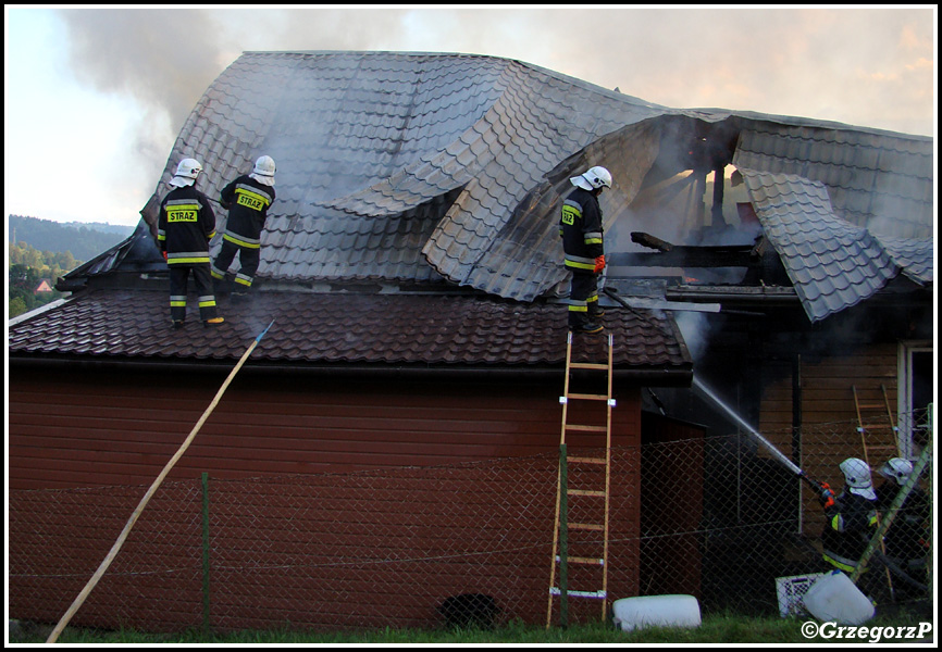 18.08.2011 - Rabka, ul. Leśna - Pożar drewnianego budynku