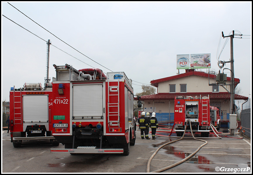 25.04.2016 - Nowy Targ, ul. Kolejowa - PoÅ¼ar w zakÅ‚adach miÄ™snych