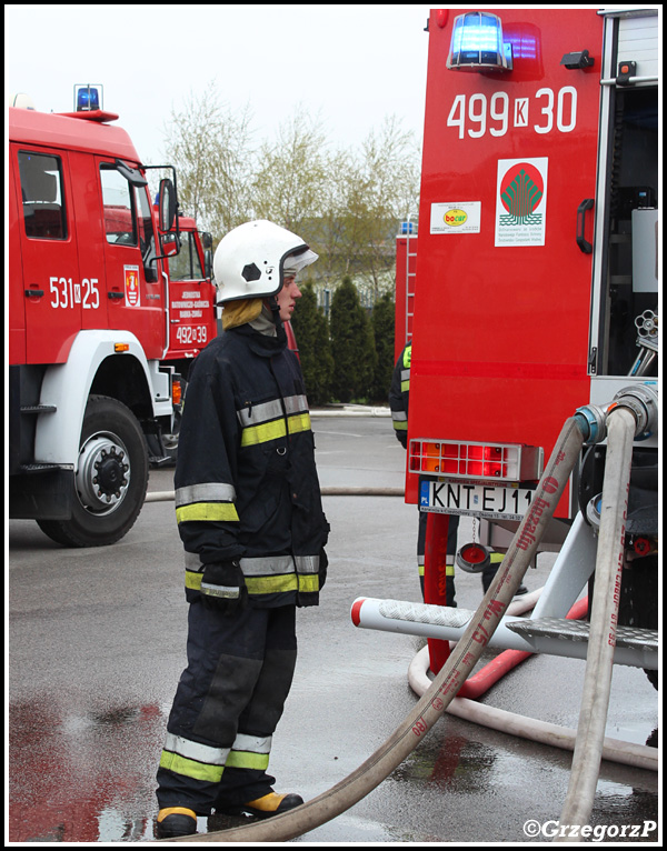 25.04.2016 - Nowy Targ, ul. Kolejowa - Pożar w zakładach mięsnych