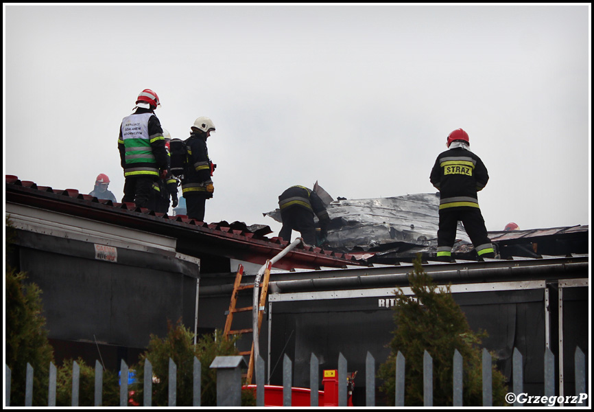 25.04.2016 - Nowy Targ, ul. Kolejowa - Pożar w zakładach mięsnych