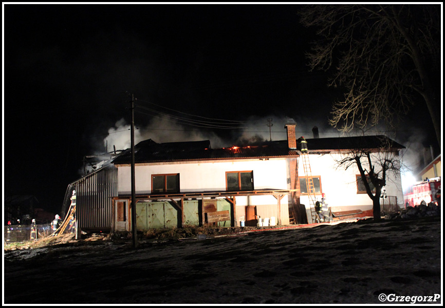 13.01.2015 - Sieniawa - PoÅ¼ar zabudowaÅ„ gospodarczych