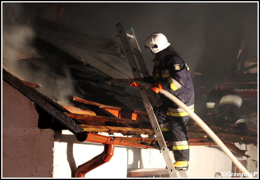 13.01.2015 - Sieniawa - Pożar zabudowań gospodarczych