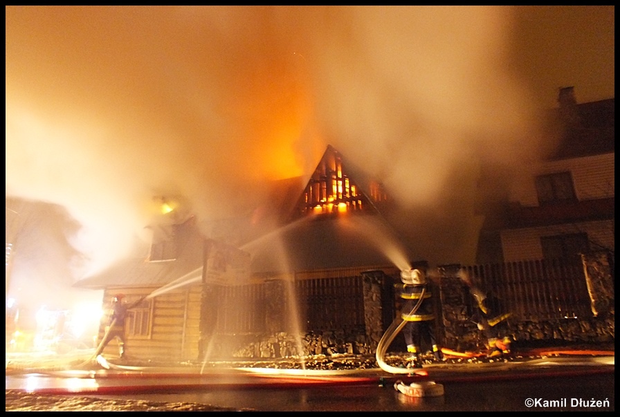 28.12.2011 - Zakopane, ul. Szymony - poÅ¼ar poddasza