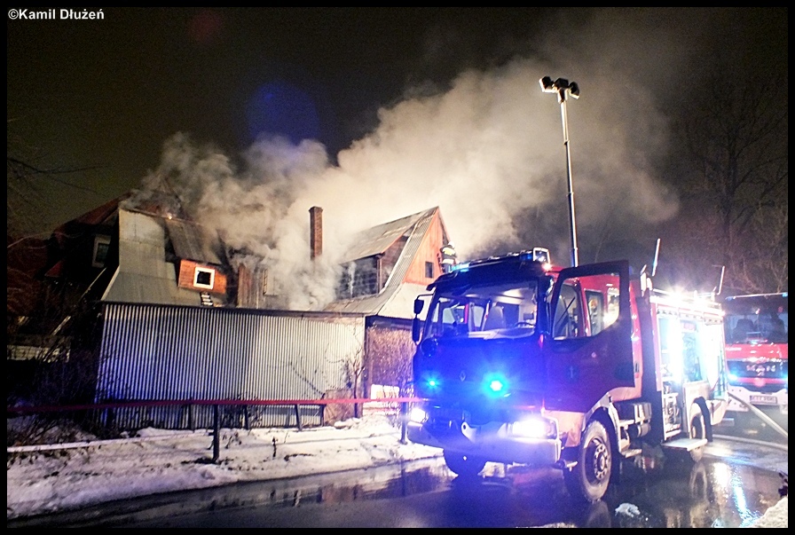 28.12.2011 - Zakopane, ul. Szymony - poÅ¼ar poddasza