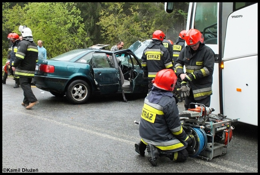 16.05.2012 - Zakopane, Brzeziny - zderzenie samochodu osobowego z autokarem