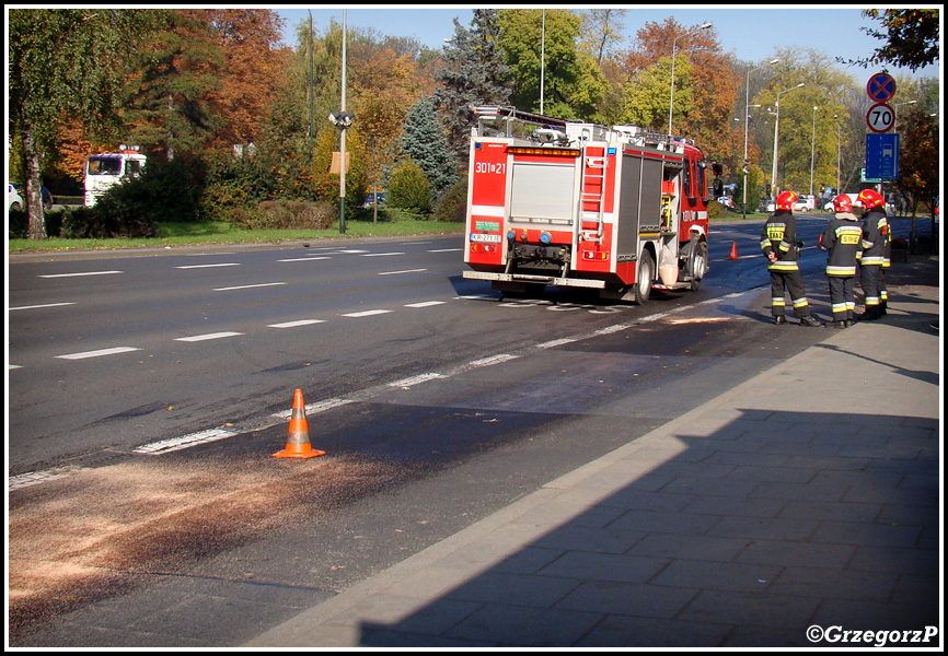 27.10.2015 - Kraków, al. Mickiewicza - Plama oleju