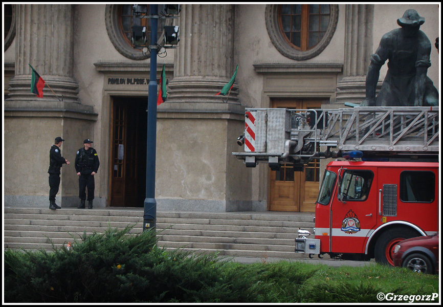 4.10.2014 - KrakÃ³w, al. Mickiewicza 30, budynek AGH - Alarm bombowy