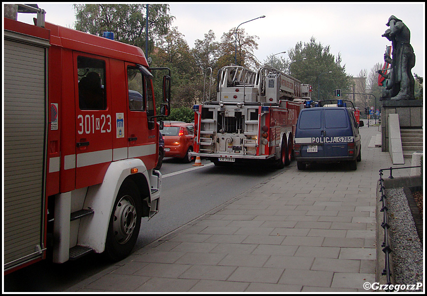 4.10.2014 - Kraków, al. Mickiewicza 30, budynek AGH - Alarm bombowy