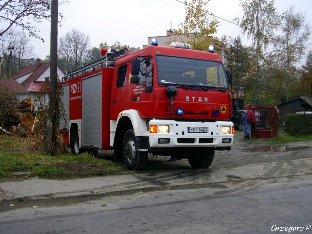 26.10.2009 - Rabka, ul. SÄ…decka x ul.Kasprowicza - ÅšciÄ™cie groÅ¼Ä…cego upadkiem drzewa