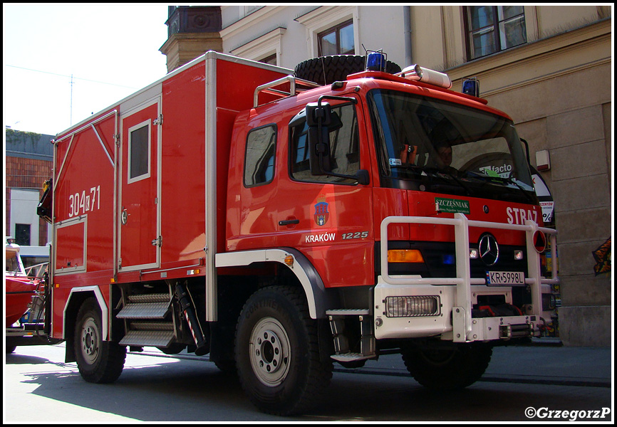 304[K]71 - SRw Mercedes Benz Atego 1225/SzczÄ™Å›niak - JRG 4 KrakÃ³w