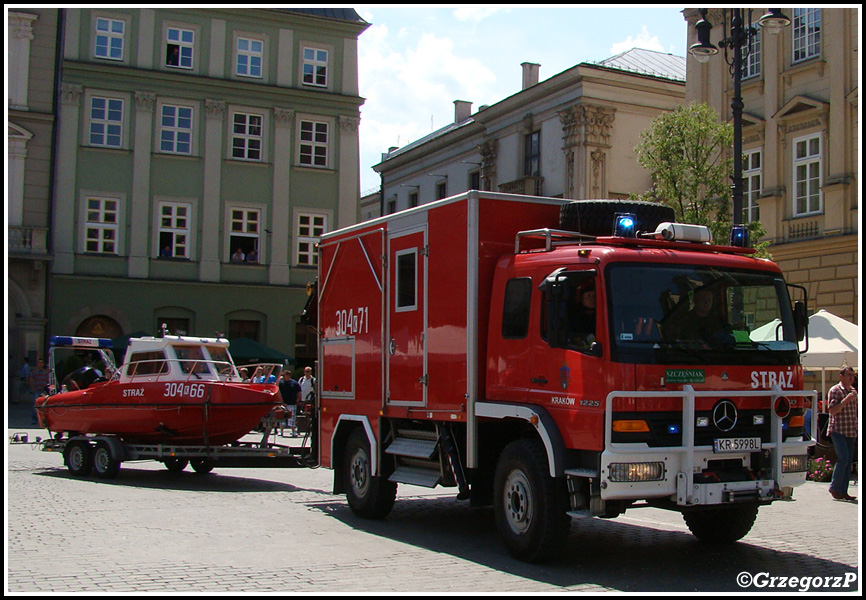 304[K]71 - SRw Mercedes Benz Atego 1225/Szczęśniak + 304[K]66 - Łódź motorowa Harpun - JRG 4 Kraków