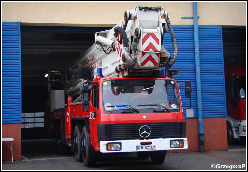 303[K]53 - SCH 68 Mercedes Benz 3535/Bronto Skylift - JRG 3 Kraków