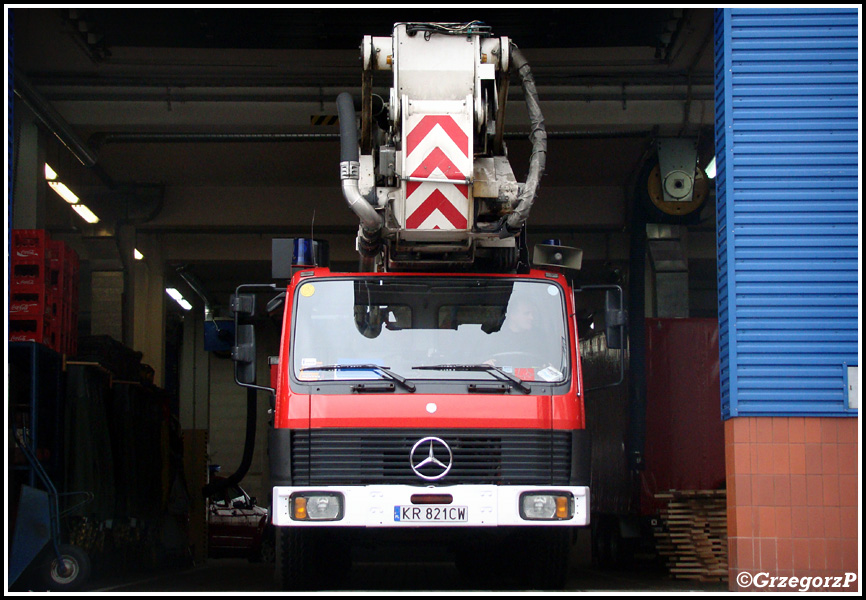 303[K]53 - SCH 68 Mercedes Benz 3535/Bronto Skylift - JRG 3 Kraków