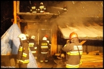 25.01.2013 - KoÅ›cielisko, ul. KarpielÃ³wka - poÅ¼ar drewnianego budynku